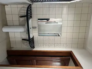 3bdrm House in Franko Properties, School Junction for rent