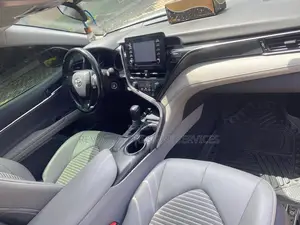 Toyota Camry SE 2021 Silver