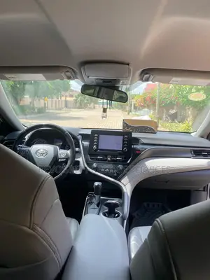 Toyota Camry SE 2021 Silver