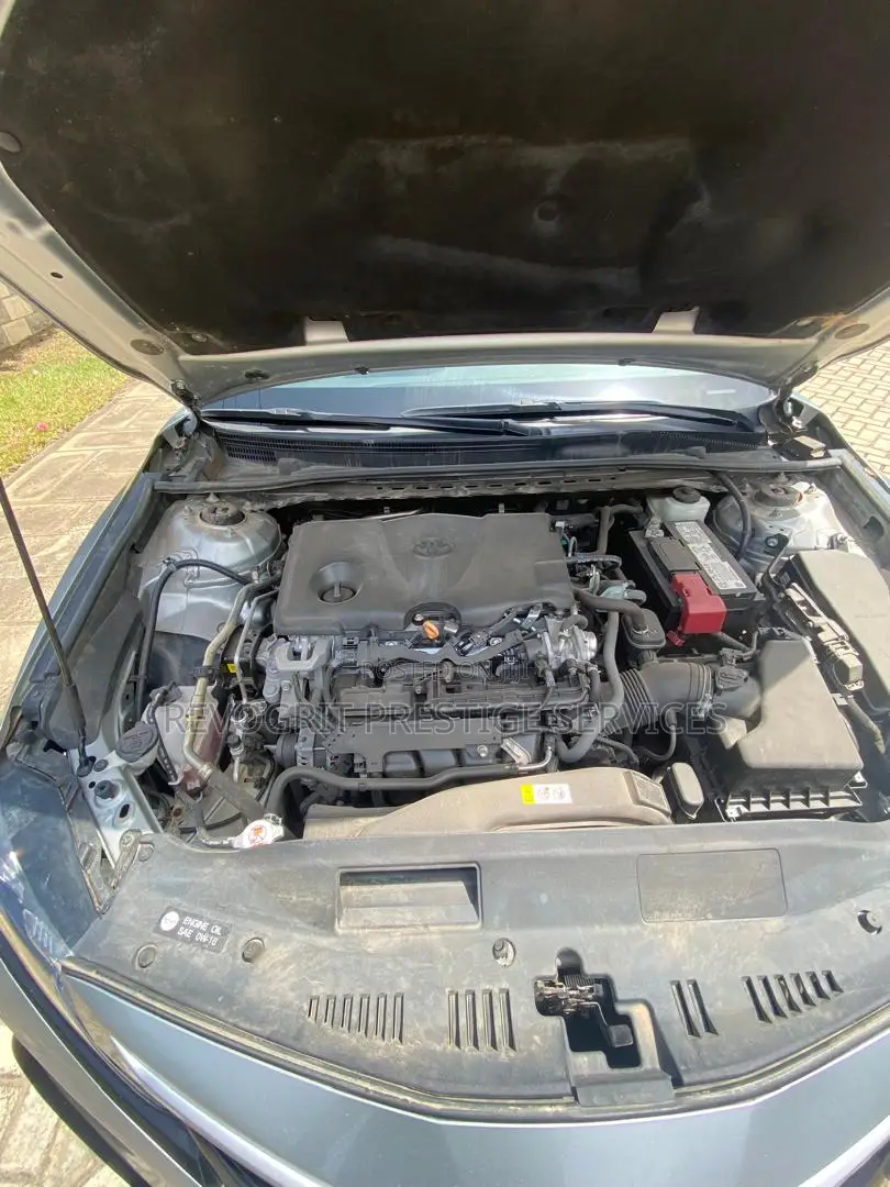 Toyota Camry SE 2021 Silver