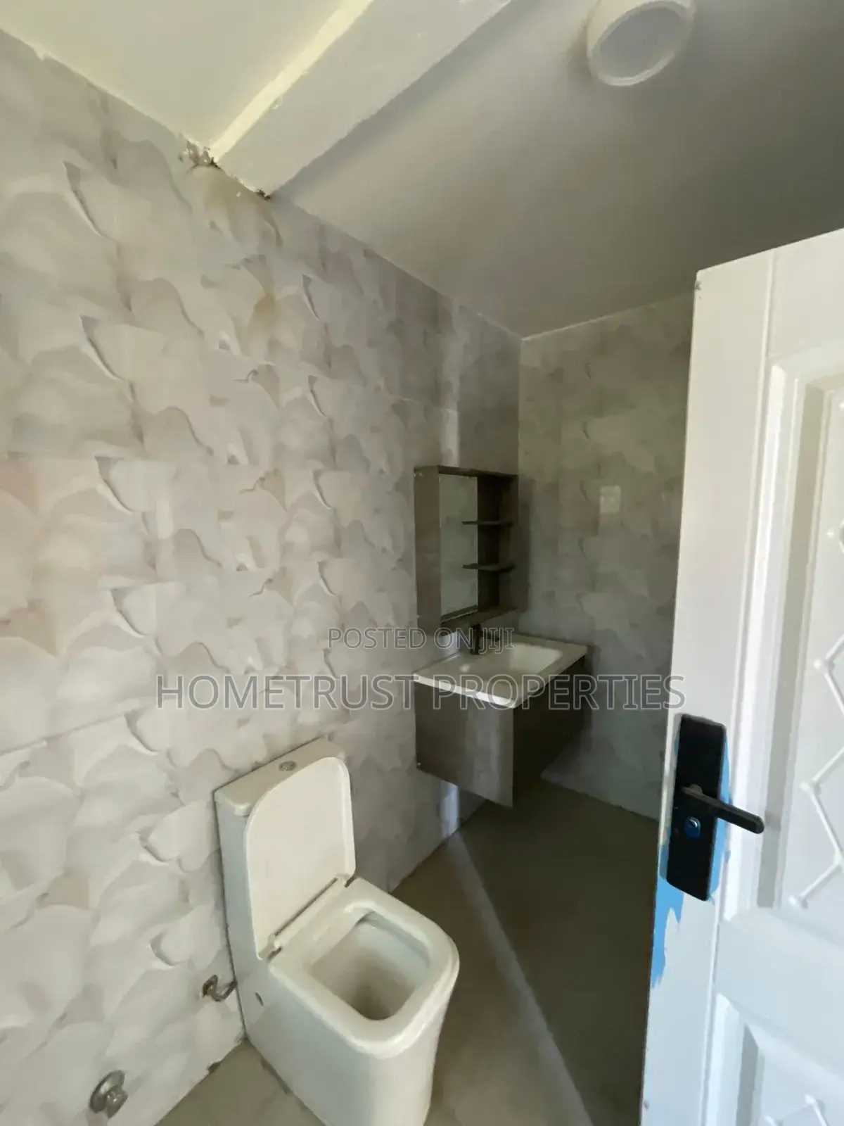 5bdrm Duplex in Achimota Tantra, Mile 7 for rent