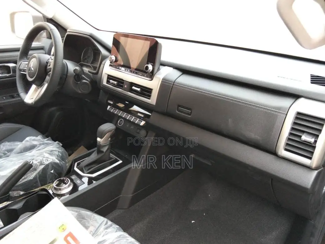 New Mitsubishi L200 2025 Black