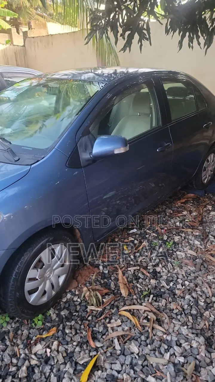 Toyota Belta 2012 Blue