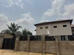 4bdrm Duplex in Lakeside Estate for sale
