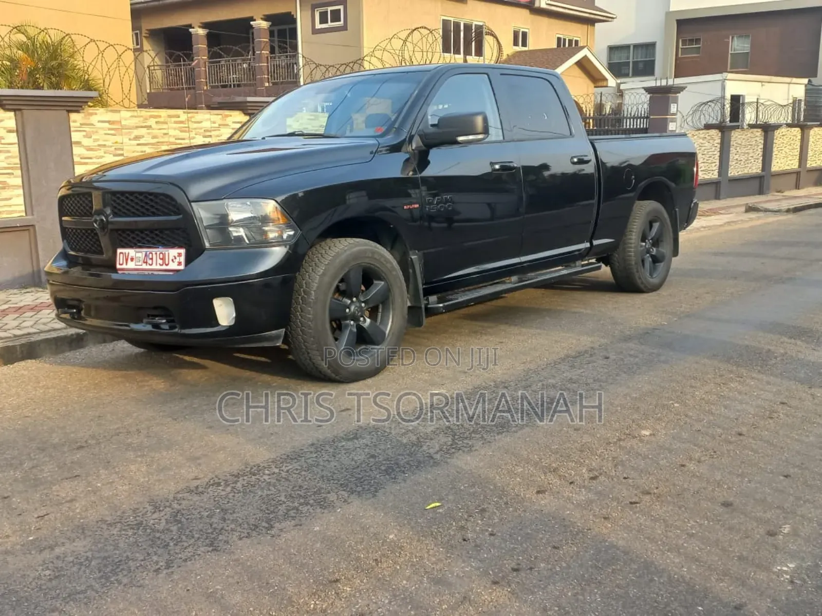 RAM 1500 Classic Express Crew Cab 4WD 5.6 ft SB 2023 Black