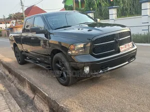 RAM 1500 Classic Express Crew Cab 4WD 5.6 ft SB 2023 Black