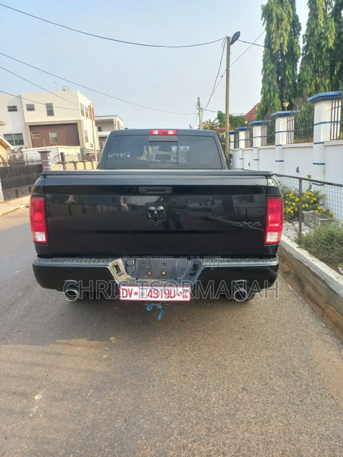 RAM 1500 Classic Express Crew Cab 4WD 5.6 ft SB 2023 Black