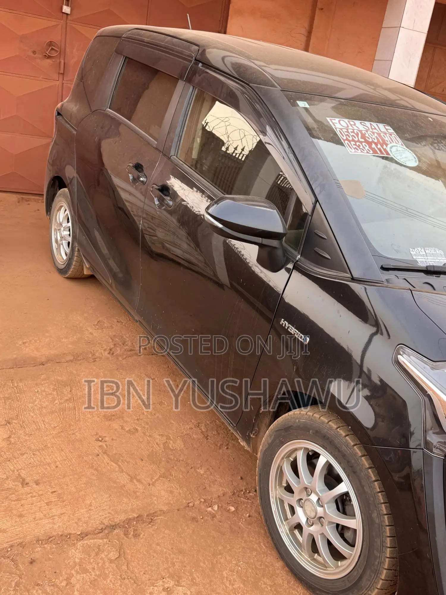 Toyota Sienta 1.5 Hybrid FWD (6-seater) 2016 Black