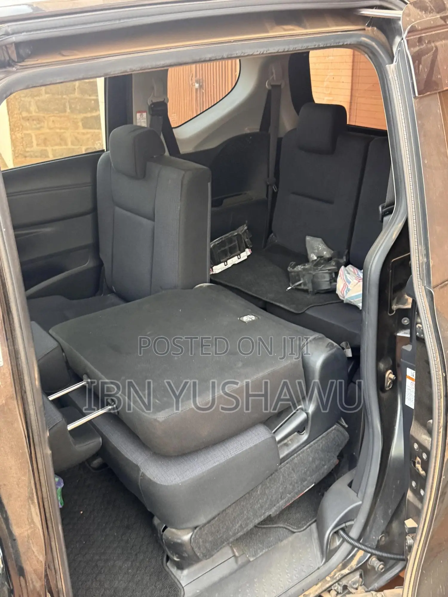 Toyota Sienta 1.5 Hybrid FWD (6-seater) 2016 Black
