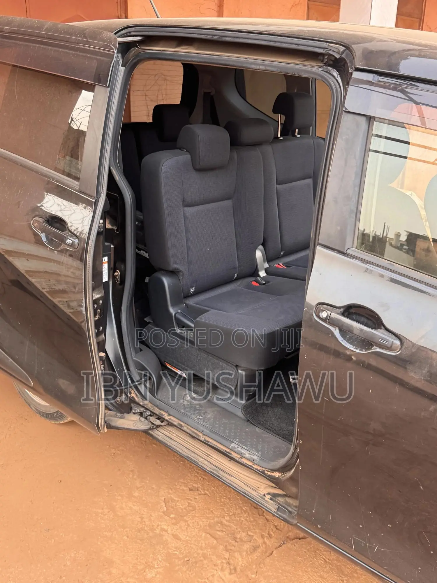 Toyota Sienta 1.5 Hybrid FWD (6-seater) 2016 Black