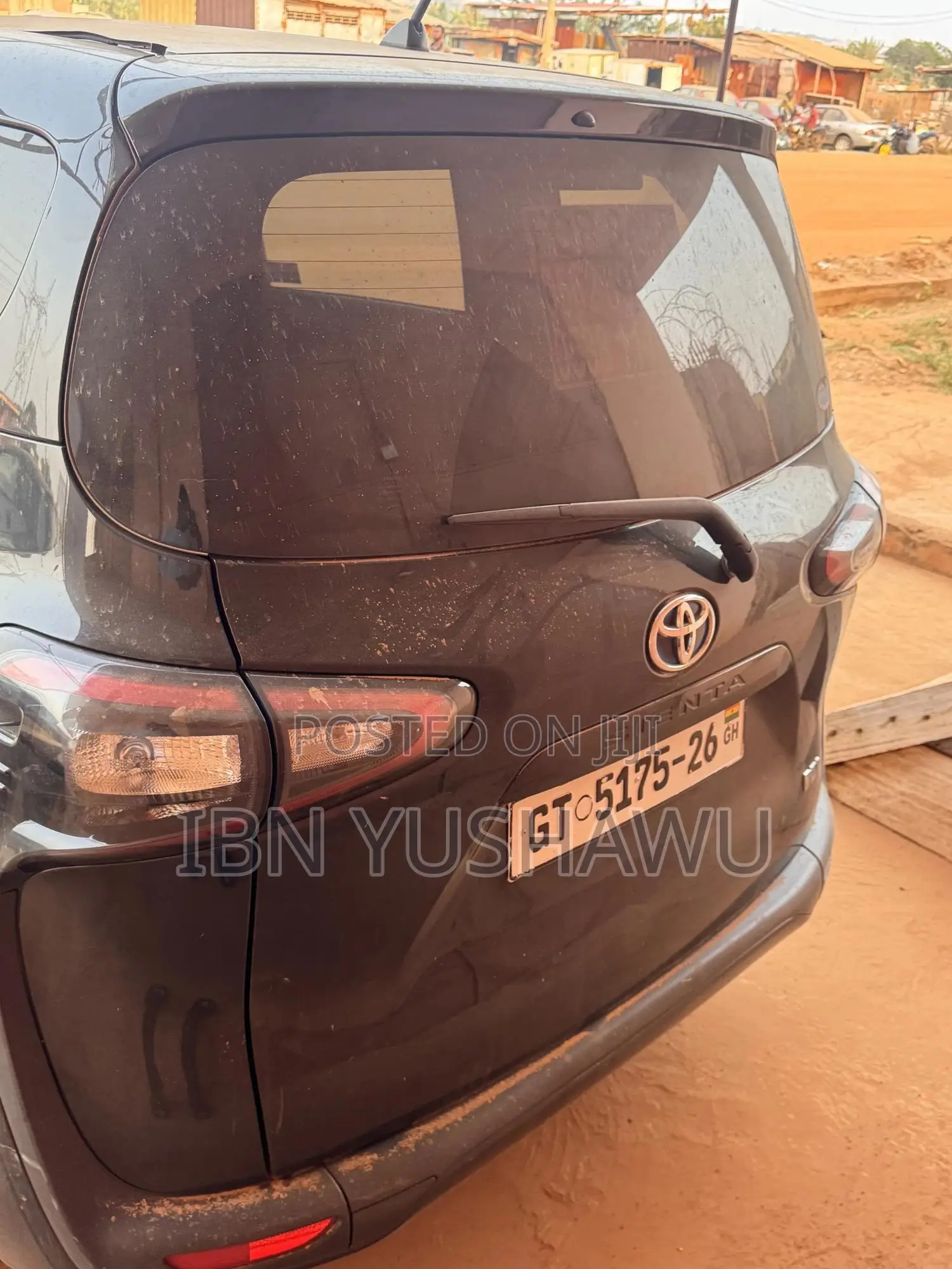 Toyota Sienta 1.5 Hybrid FWD (6-seater) 2016 Black