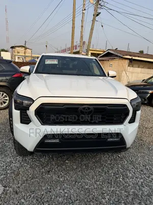 Toyota Tacoma 2024 White