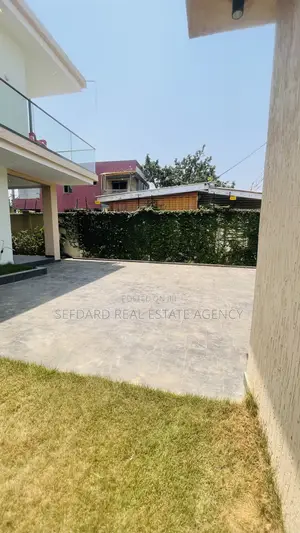 4bdrm Duplex in Tseaddo for sale
