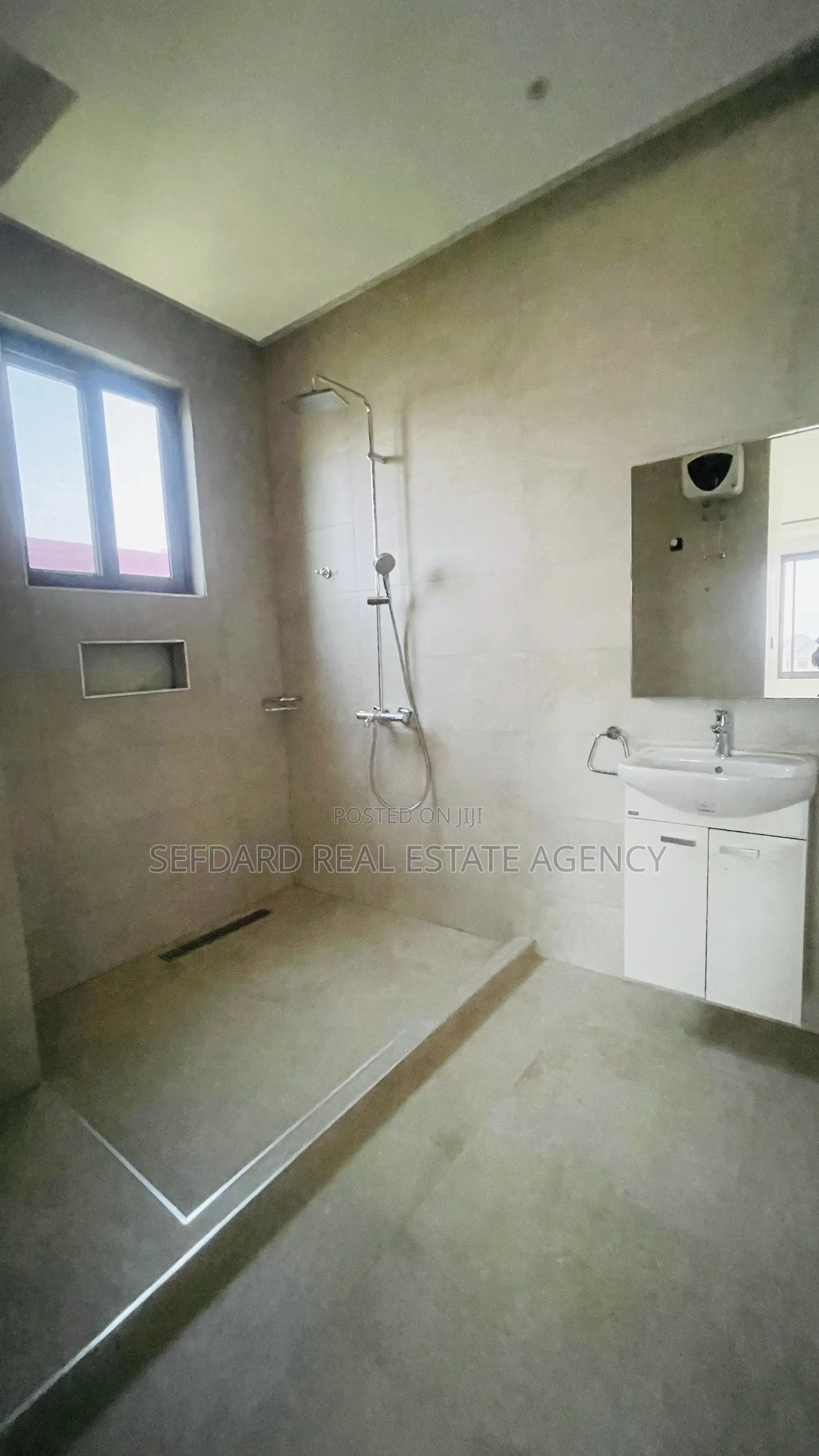 4bdrm Duplex in Tseaddo for sale