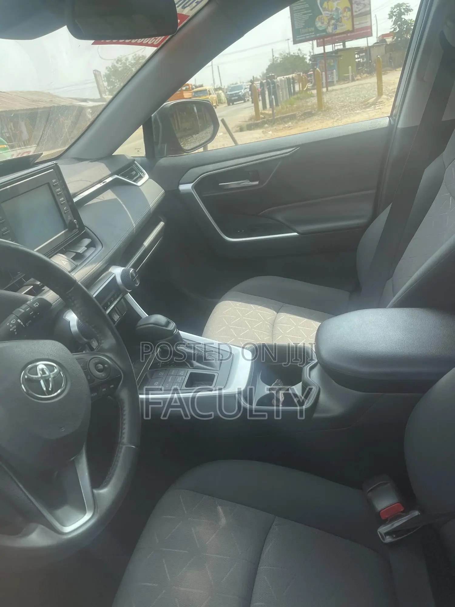 Toyota RAV4 XLE AWD 2019 Blue