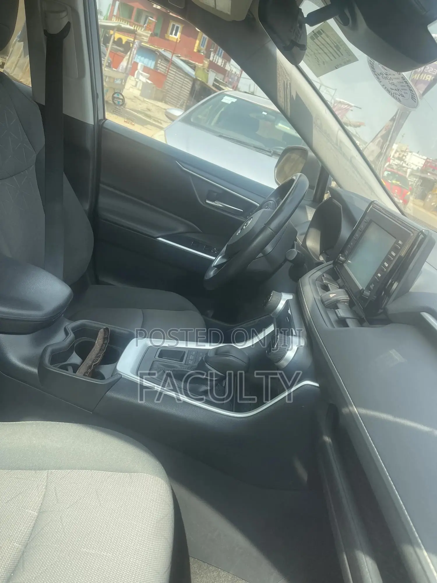 Toyota RAV4 XLE AWD 2019 Blue