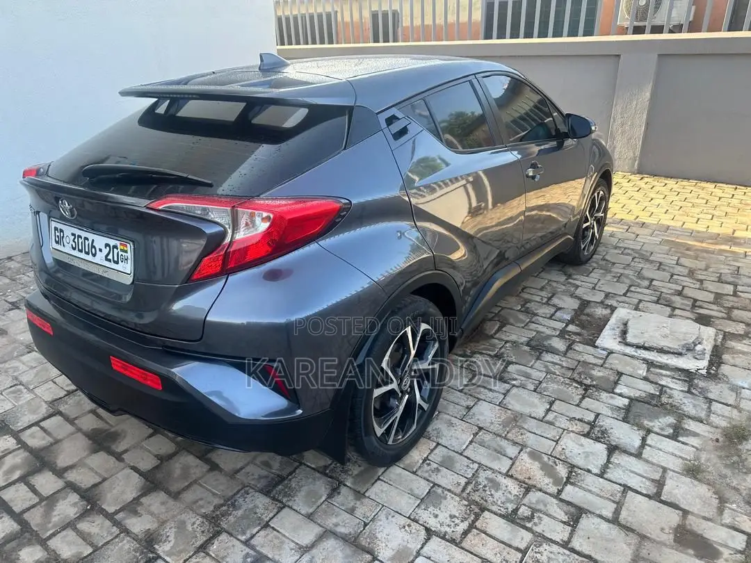 Toyota C-HR XLE FWD Sport Utility (2.0L 4cyl 2AM) 2018 Gray