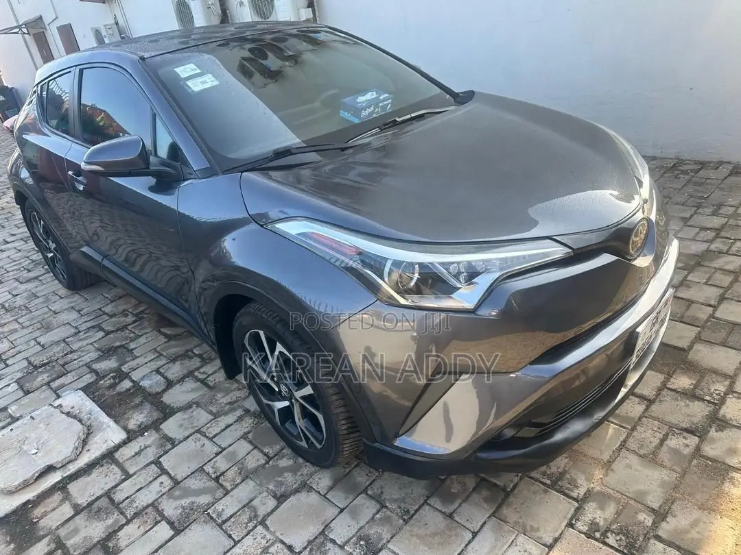 Toyota C-HR XLE FWD Sport Utility (2.0L 4cyl 2AM) 2018 Gray