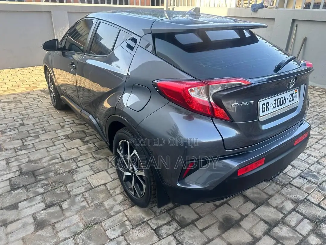 Toyota C-HR XLE FWD Sport Utility (2.0L 4cyl 2AM) 2018 Gray