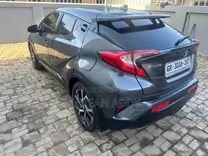 Toyota C-HR XLE FWD Sport Utility (2.0L 4cyl 2AM) 2018 Gray