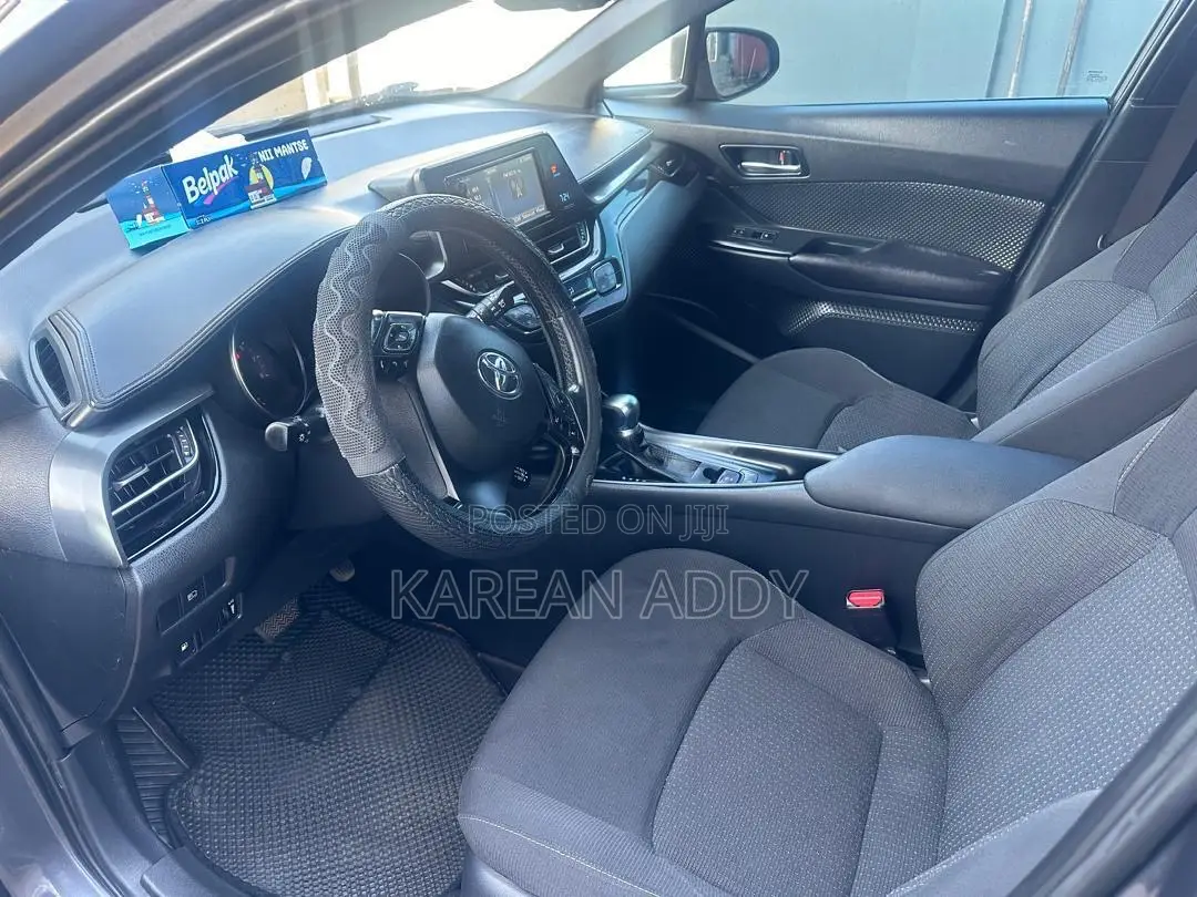 Toyota C-HR XLE FWD Sport Utility (2.0L 4cyl 2AM) 2018 Gray