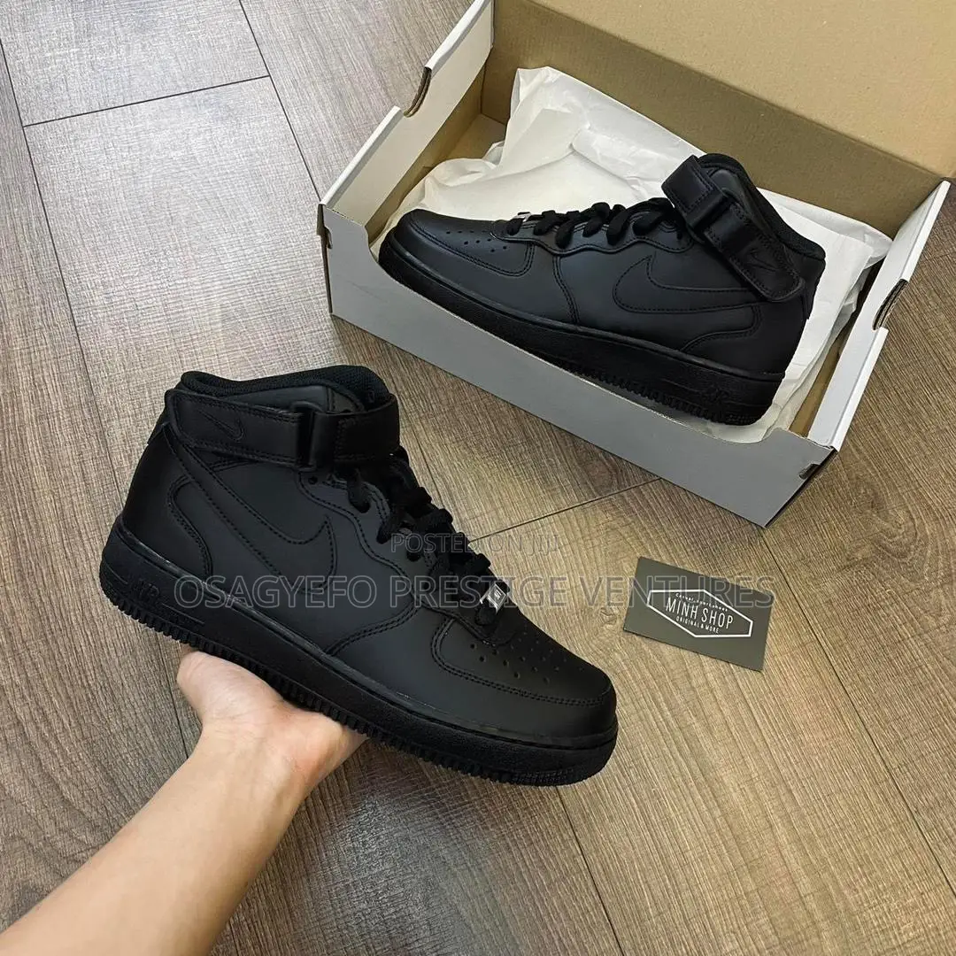 Nike Air Force 1 Mid ’07 (Triple Black).
