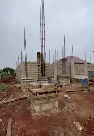 7bdrm House in Santasi, Atwima Kwanwoma for sale