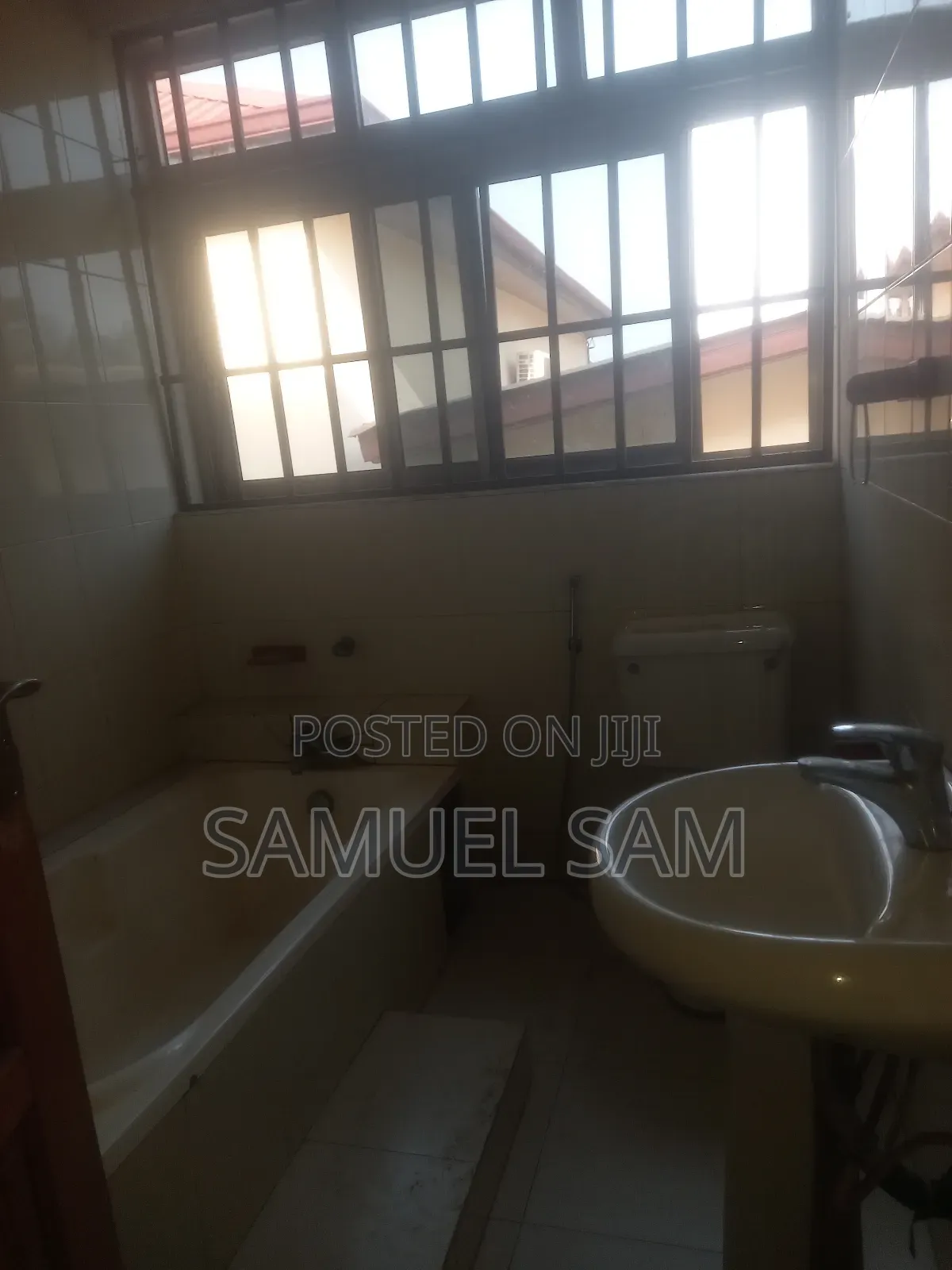 5bdrm House in Tema Community 6 for rent