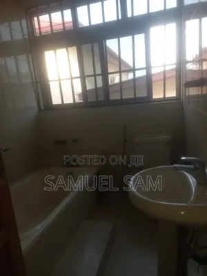 5bdrm House in Tema Community 6 for rent