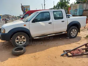 Nissan Hardbody 2012 White