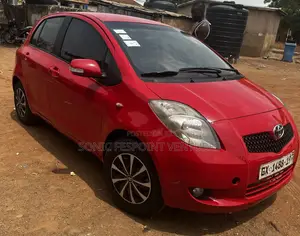 Toyota Vitz 1.3 FWD 5dr 2010 Red