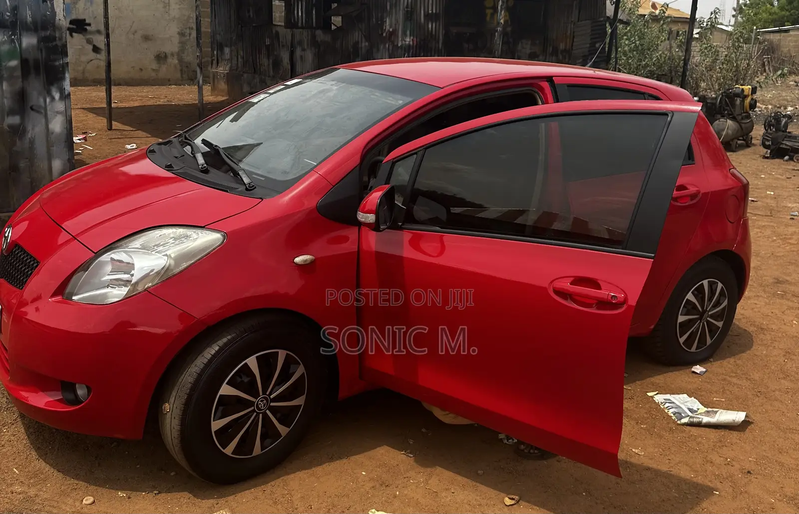 Toyota Vitz 1.3 FWD 5dr 2010 Red