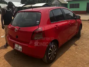 Toyota Vitz 1.3 FWD 5dr 2010 Red