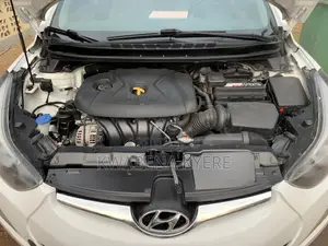 Hyundai Elantra Limited Sedan FWD (1.8L 4cyl 6A) 2016 White