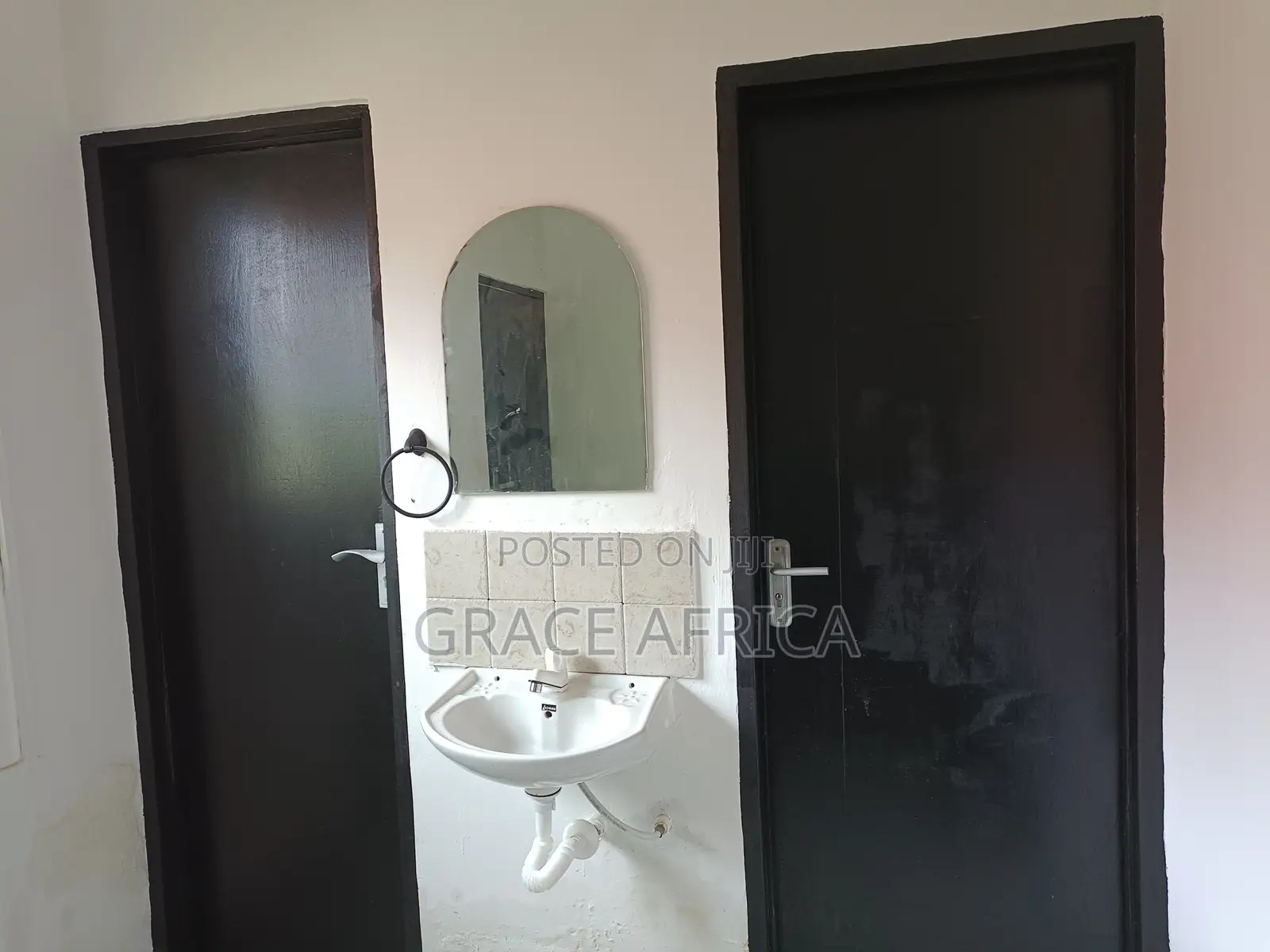 2bdrm House in Ayensu Estates, Valley View Area for sale