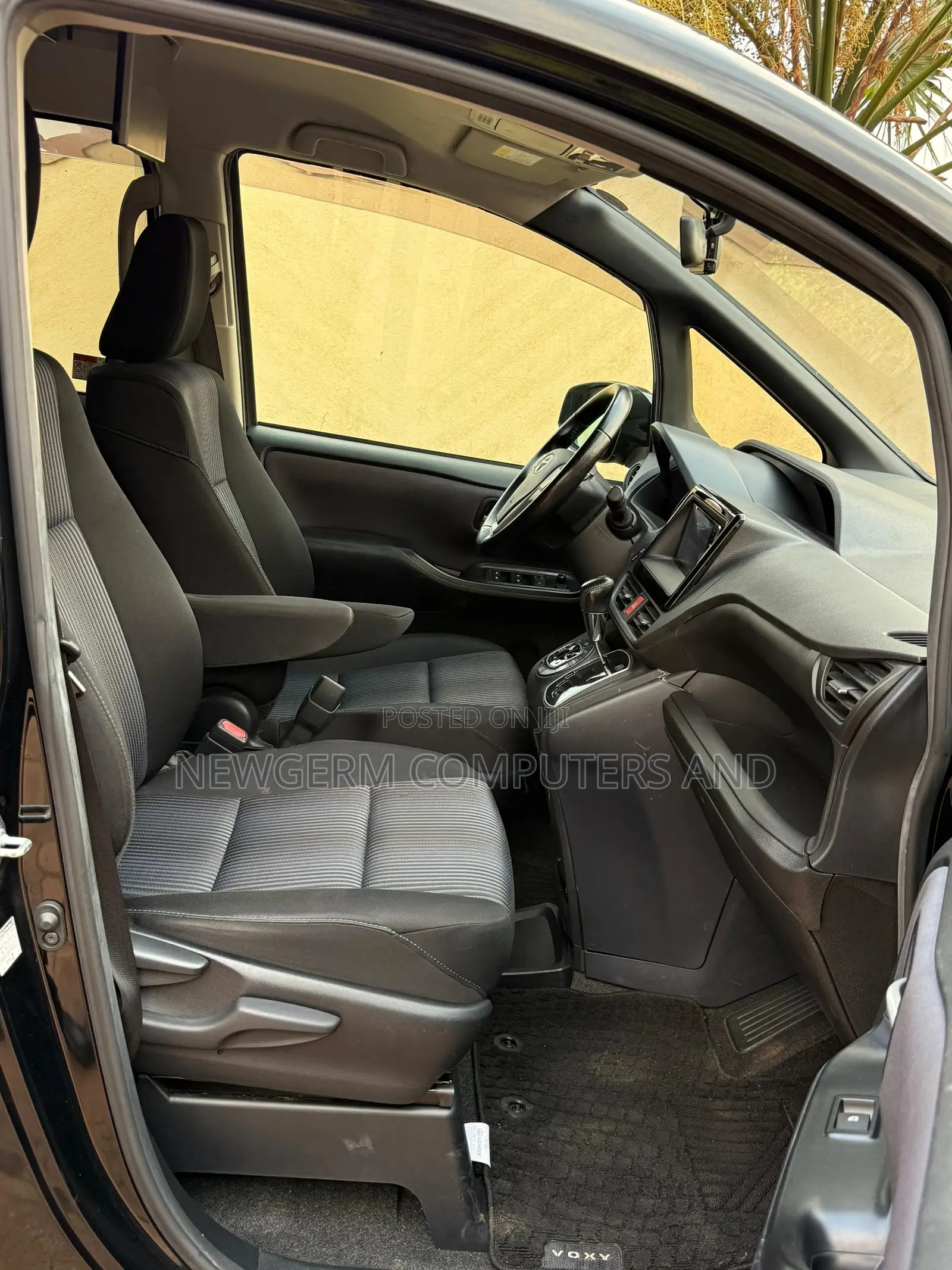 Toyota Voxy 2015 Black