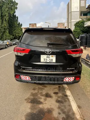Toyota Highlander XLE 4x4 V6 (3.5L 6cyl 8A) 2018 Black