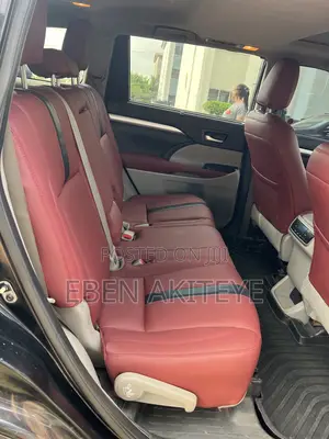 Toyota Highlander XLE 4x4 V6 (3.5L 6cyl 8A) 2018 Black