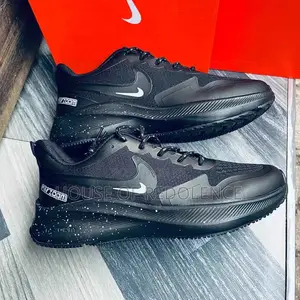 Nike Air Zoom Guide 10 All Black Sneakers