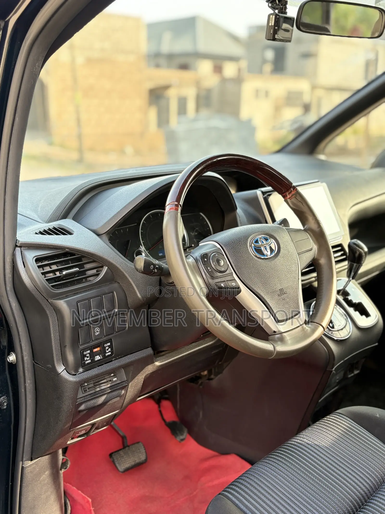 Toyota Voxy SV Premium 2014