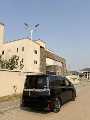 Toyota Voxy SV Premium 2014