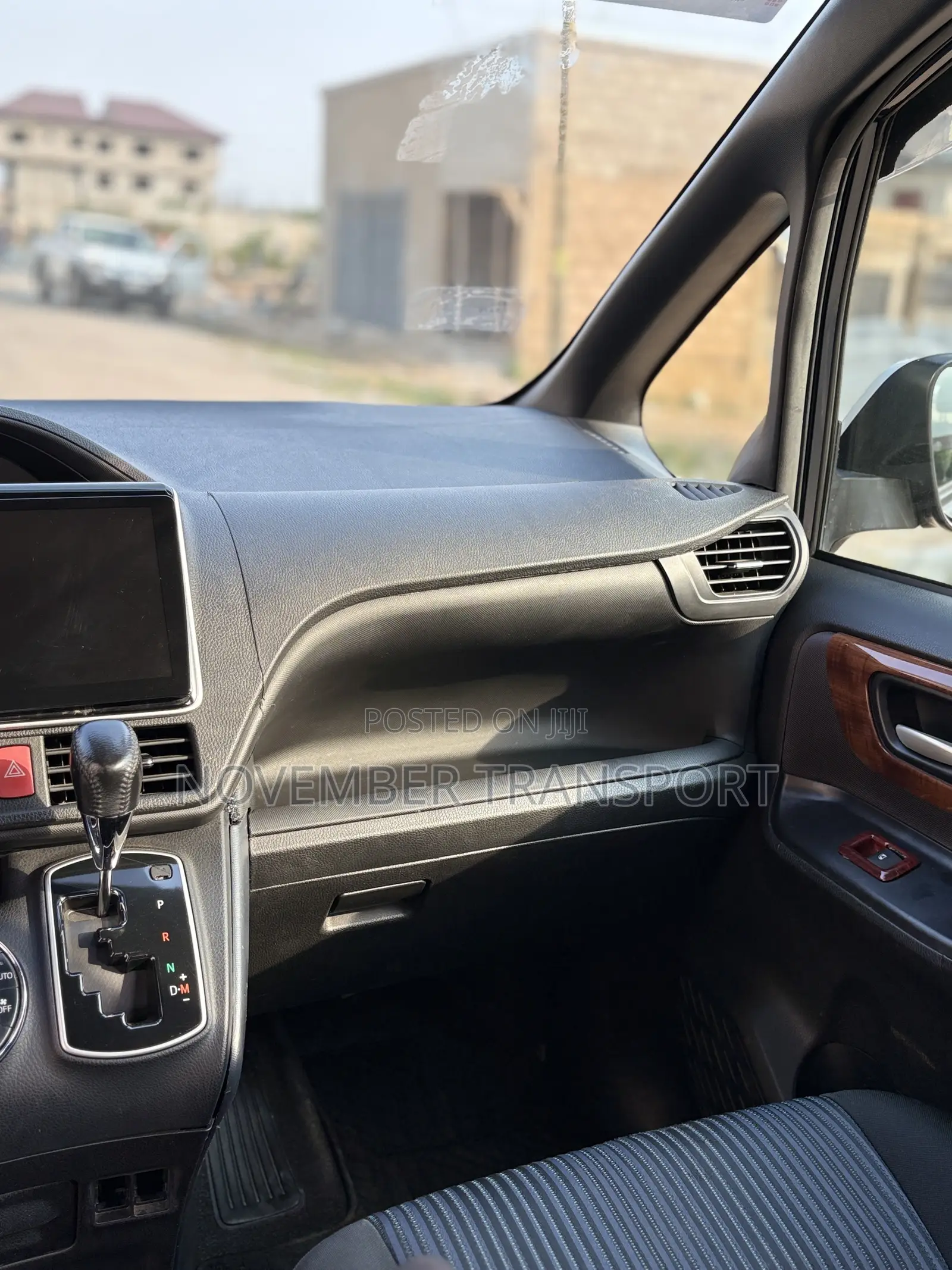 Toyota Voxy SV Premium 2014