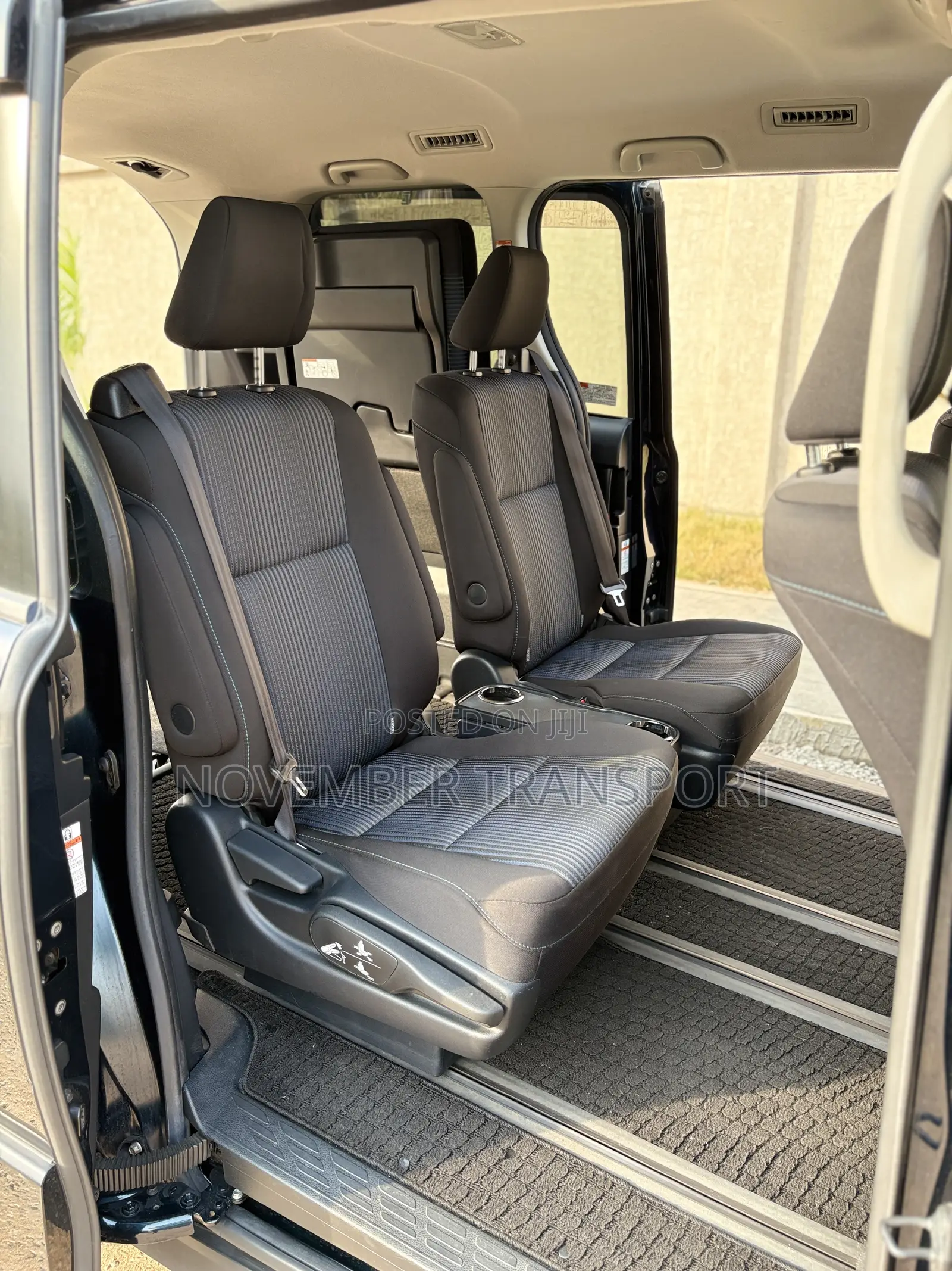 Toyota Voxy SV Premium 2014