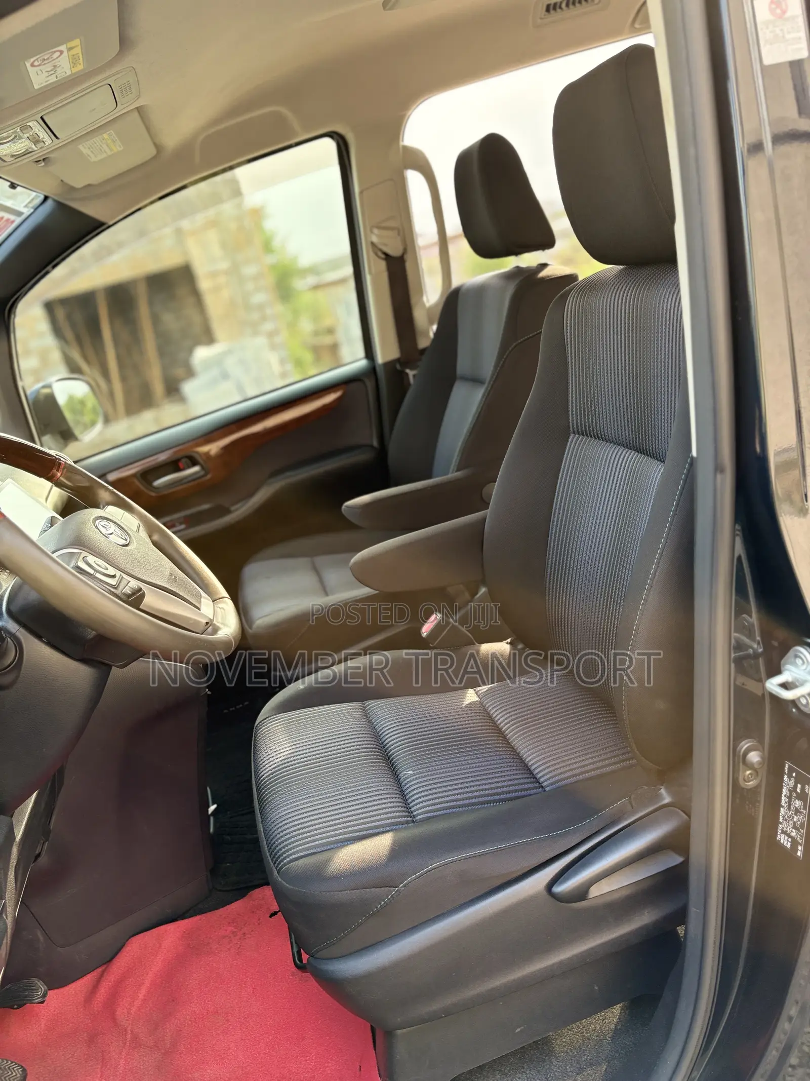 Toyota Voxy SV Premium 2014