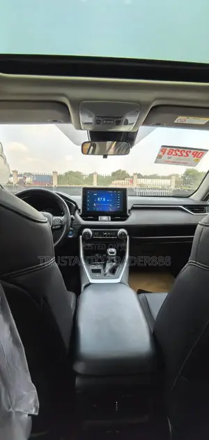 Toyota RAV4 LE 2021 White