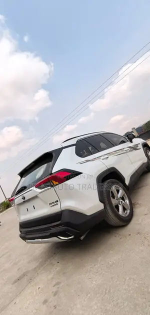 Toyota RAV4 LE 2021 White
