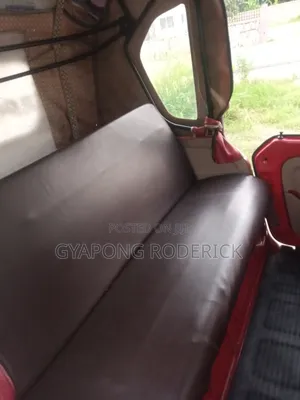Bajaj RE 2025 Red