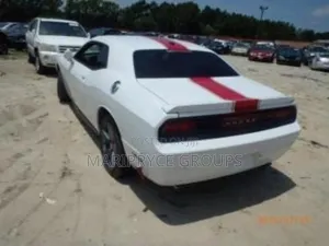 Dodge Challenger SXT RWD 2017 White