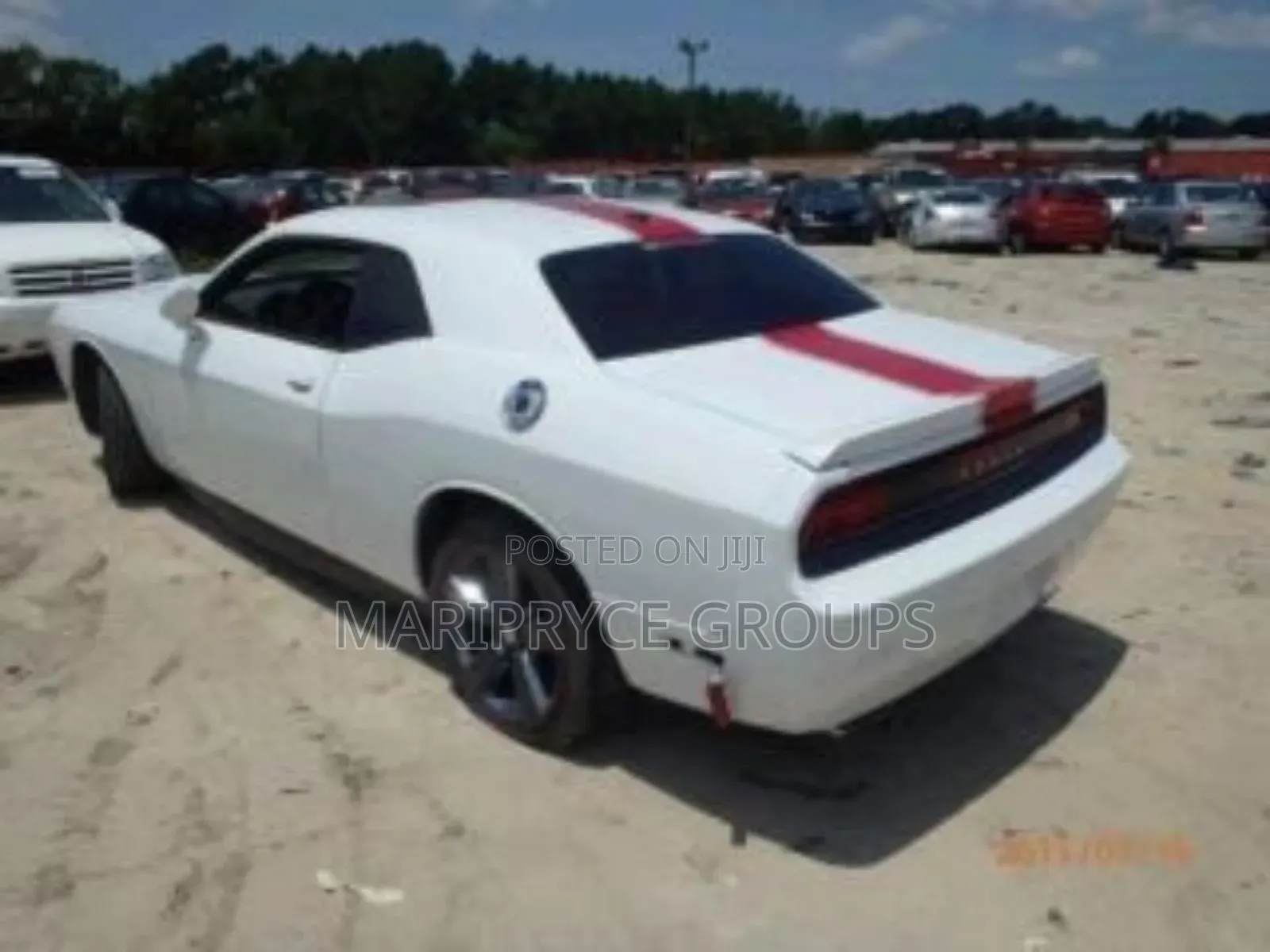 Dodge Challenger SXT RWD 2017 White