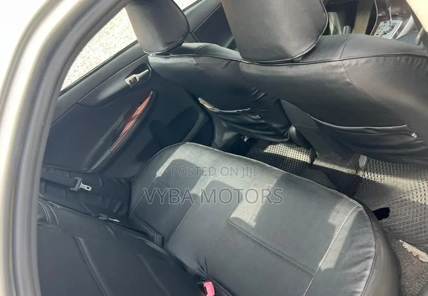 Toyota Corolla 2012 Silver